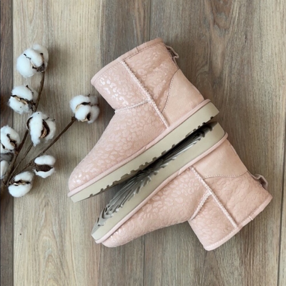 🌿UGG- CLASSIC MINI SNOW LEOPARD BOOTS🌿